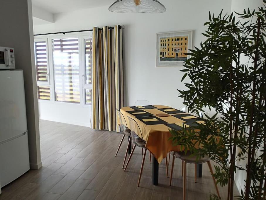 Appartement Climatise Au Coeur De La Provence Lac Et Parcs D'Attractions 10Mn Avignon Монто Екстериор снимка
